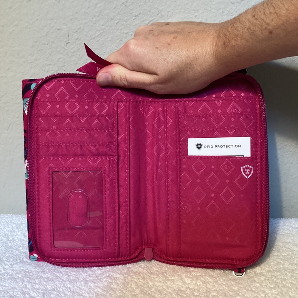 ThredUP: Vera Bradley RFID 3-in-1 Crossbody Wallet Bloom Berry Signature Print - Picture 4 of 12